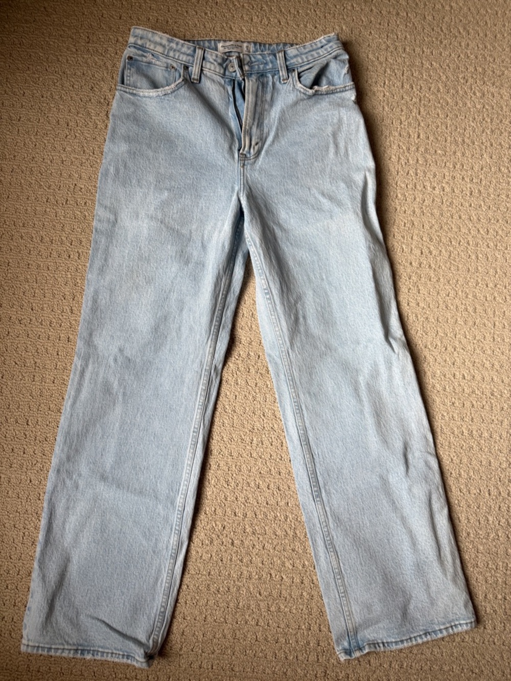 Abercrombie & Fitch Light Wash Curve Love “The 90s Relaxed Jean High Rise”